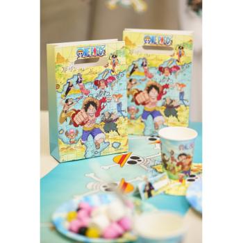 SET SACS CADEAUX PAPIER ONE PIECE X4 (15,8X23,6cm)